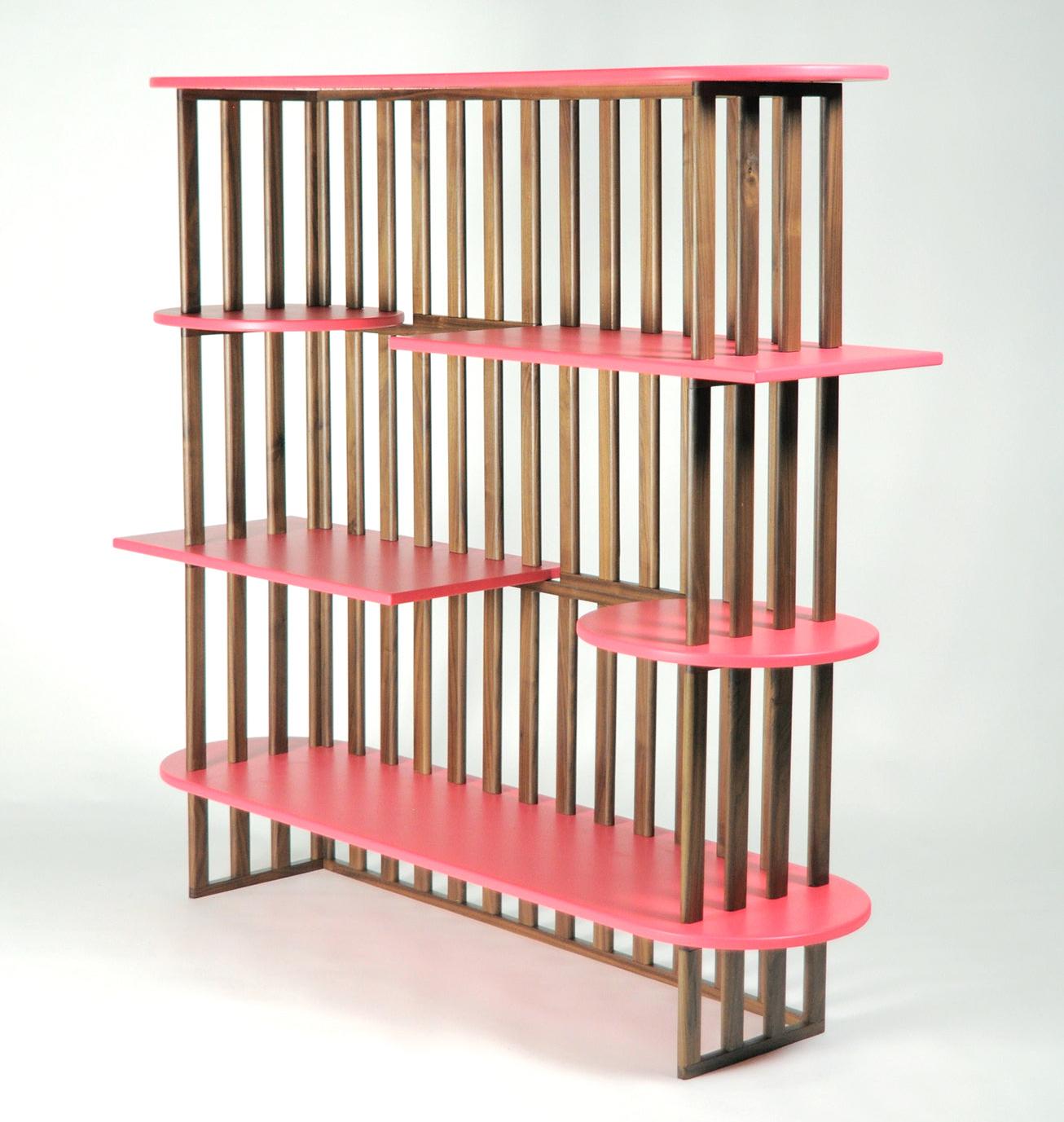 Rosa vierstöckiges Bücherregal