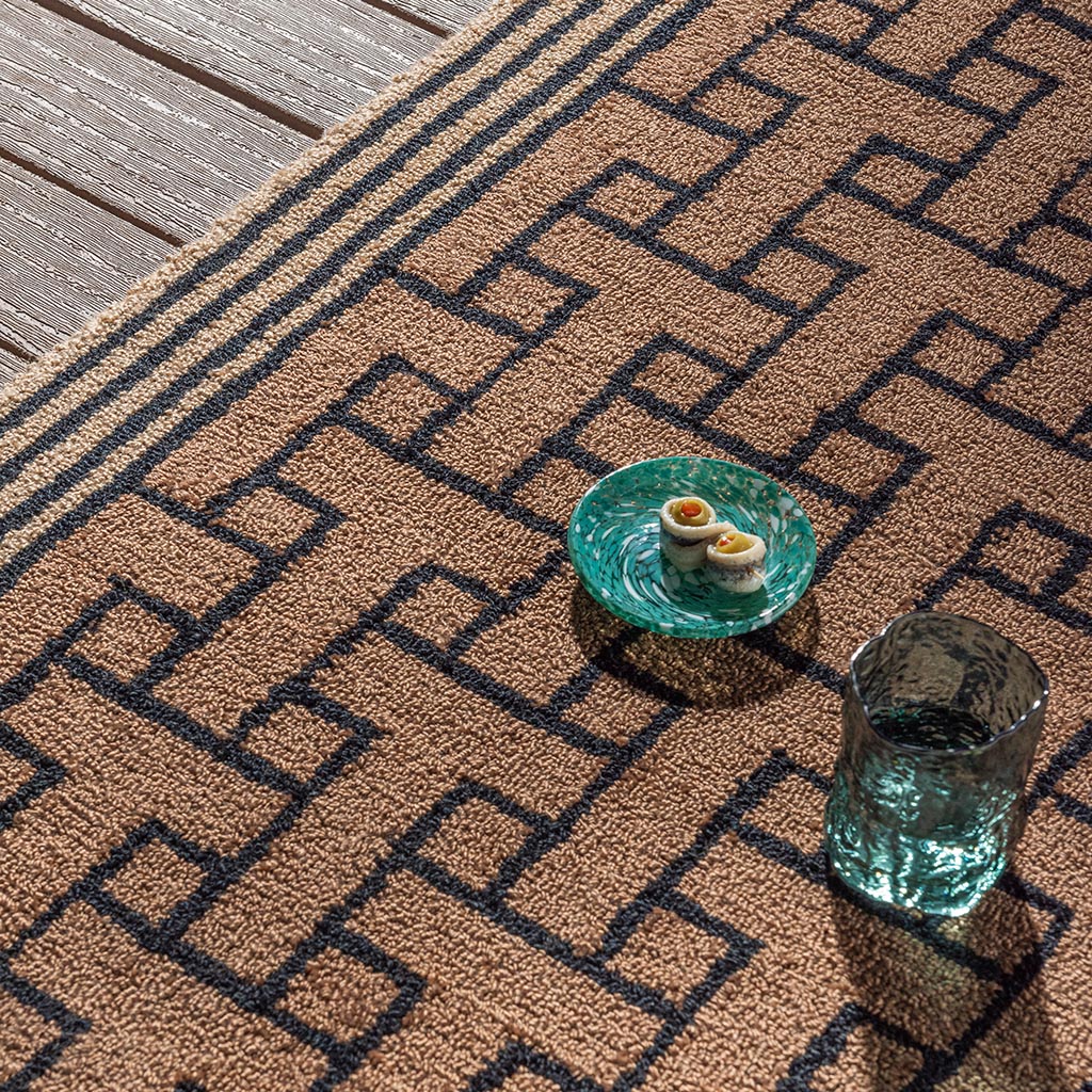 TB T Monogram Hellbraun Outdoor 455811 Teppich | Größe: 200 x 280 cm