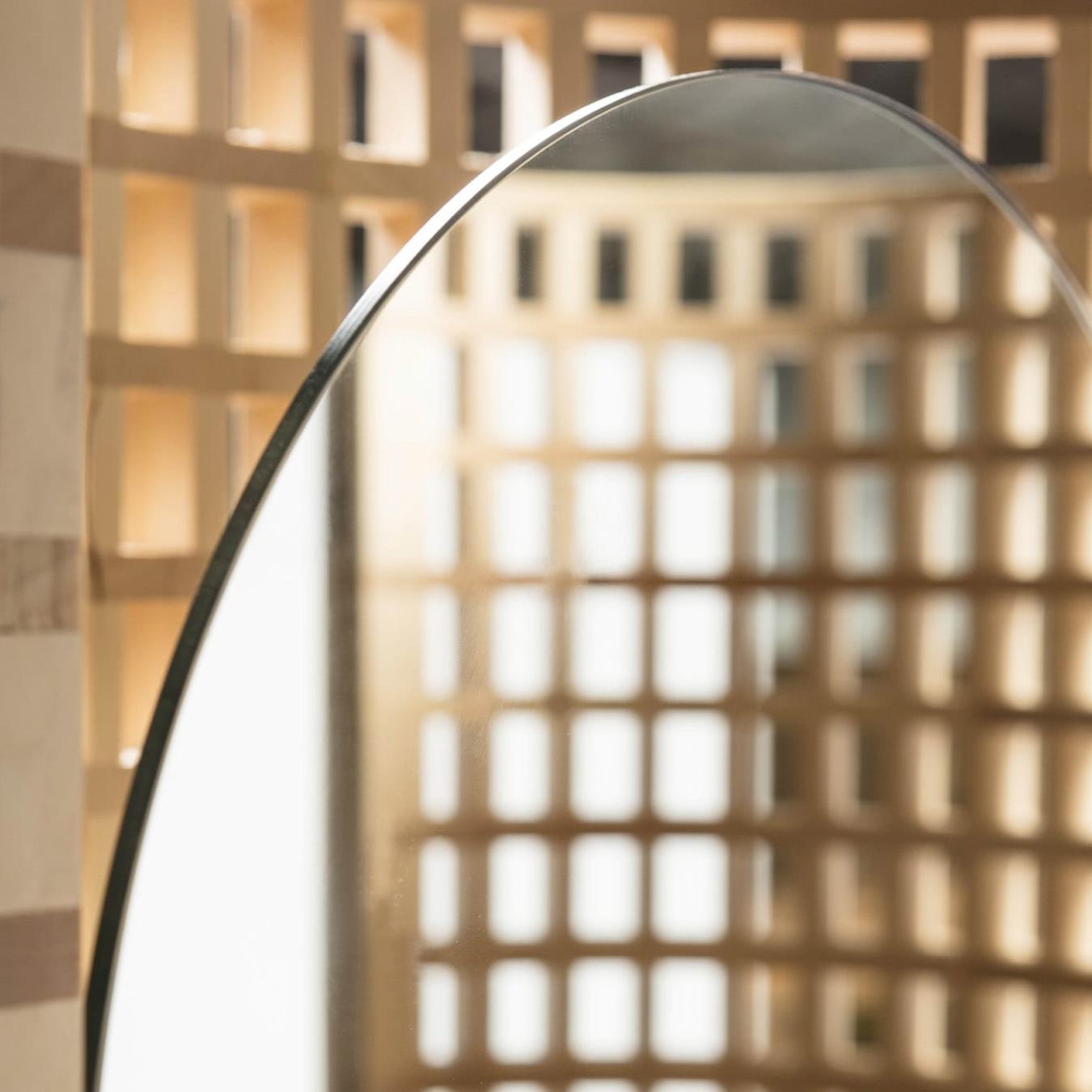 Kunsthandwerklicher Holz-Standspiegel