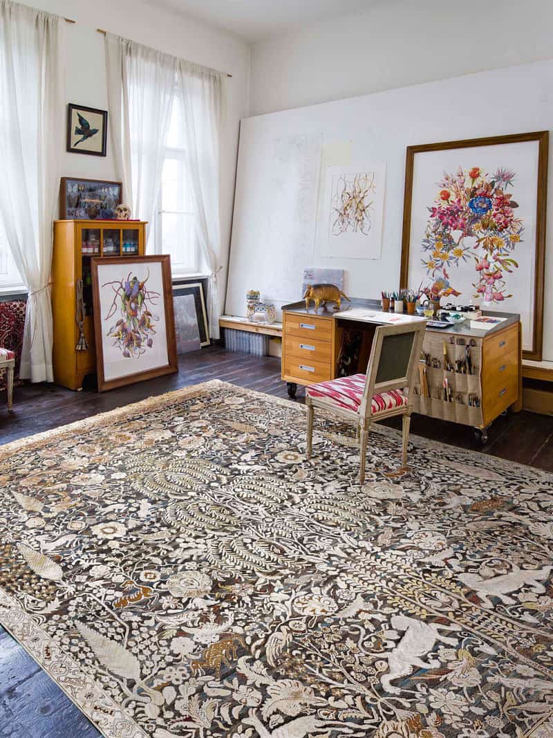 Gold auf Dunkelgrau Teppich