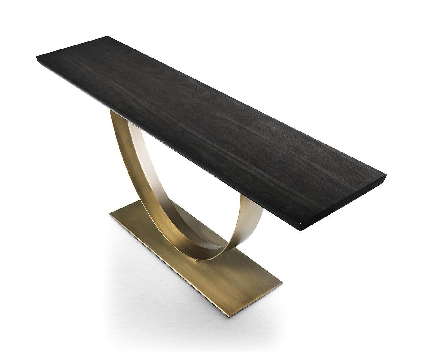 Holzplatte‑Konsole mit Bronze­basis