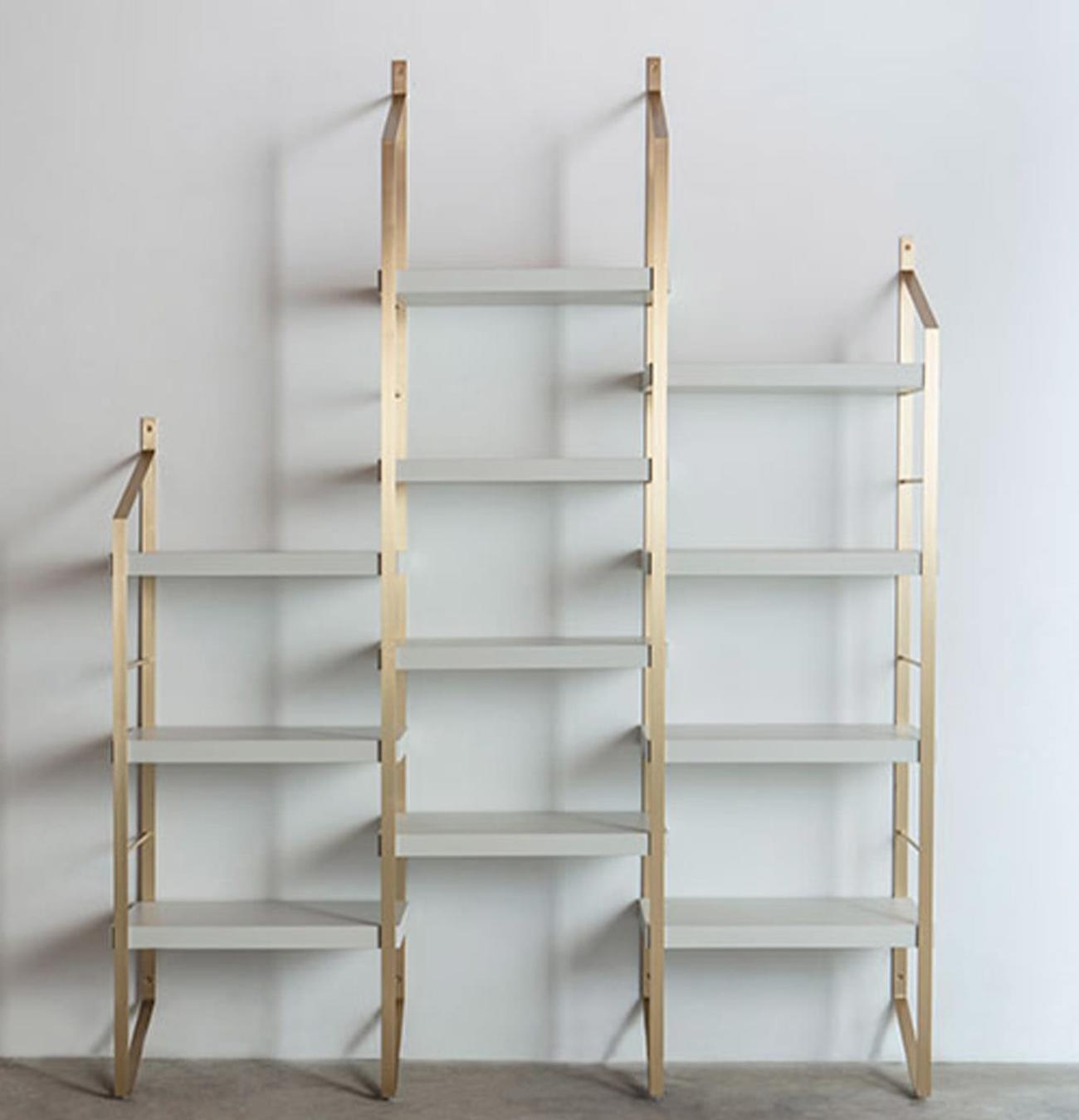 Mehrstöckiges Holz-Bücherregal