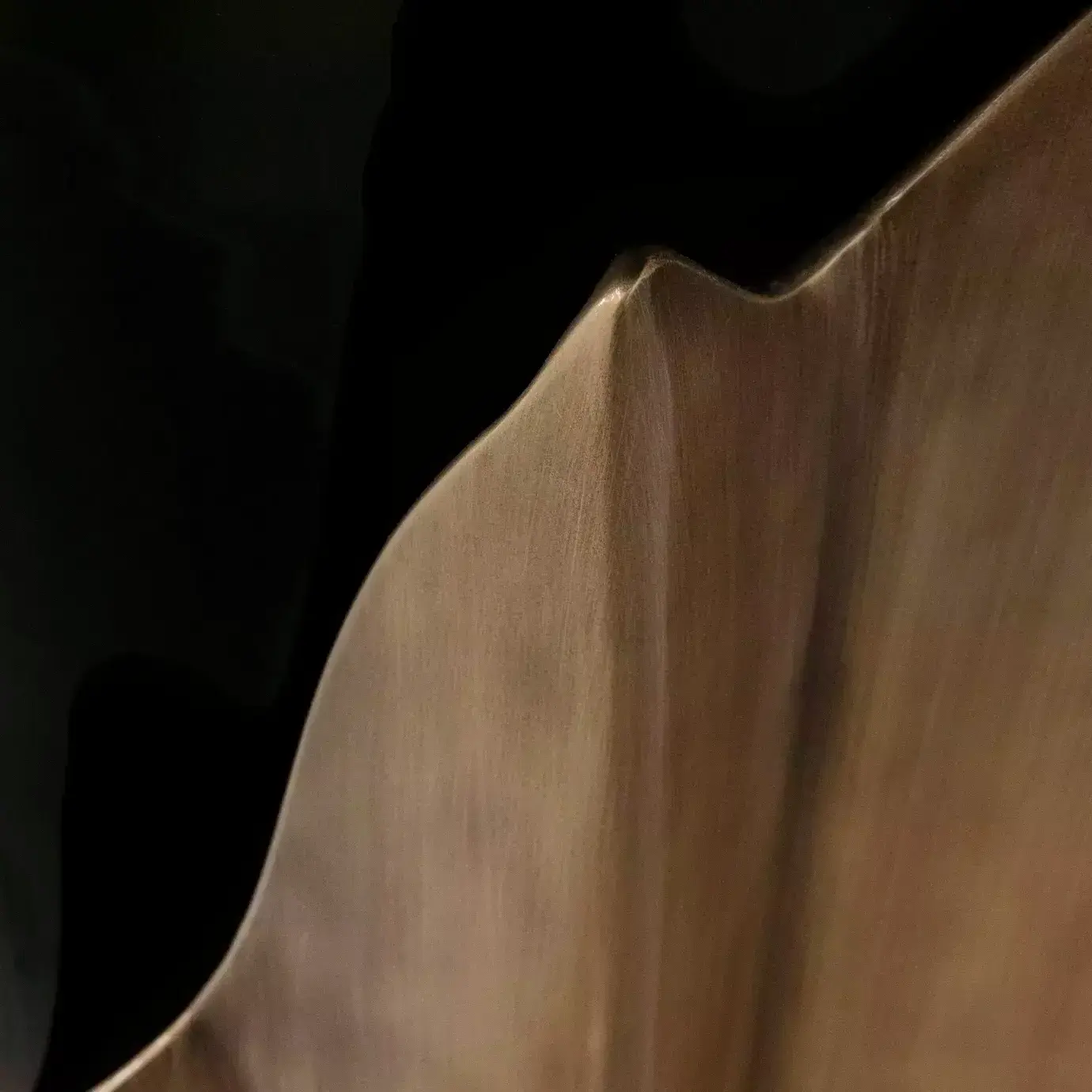 Solstice Gealterter Blattgold‑Beistelltisch