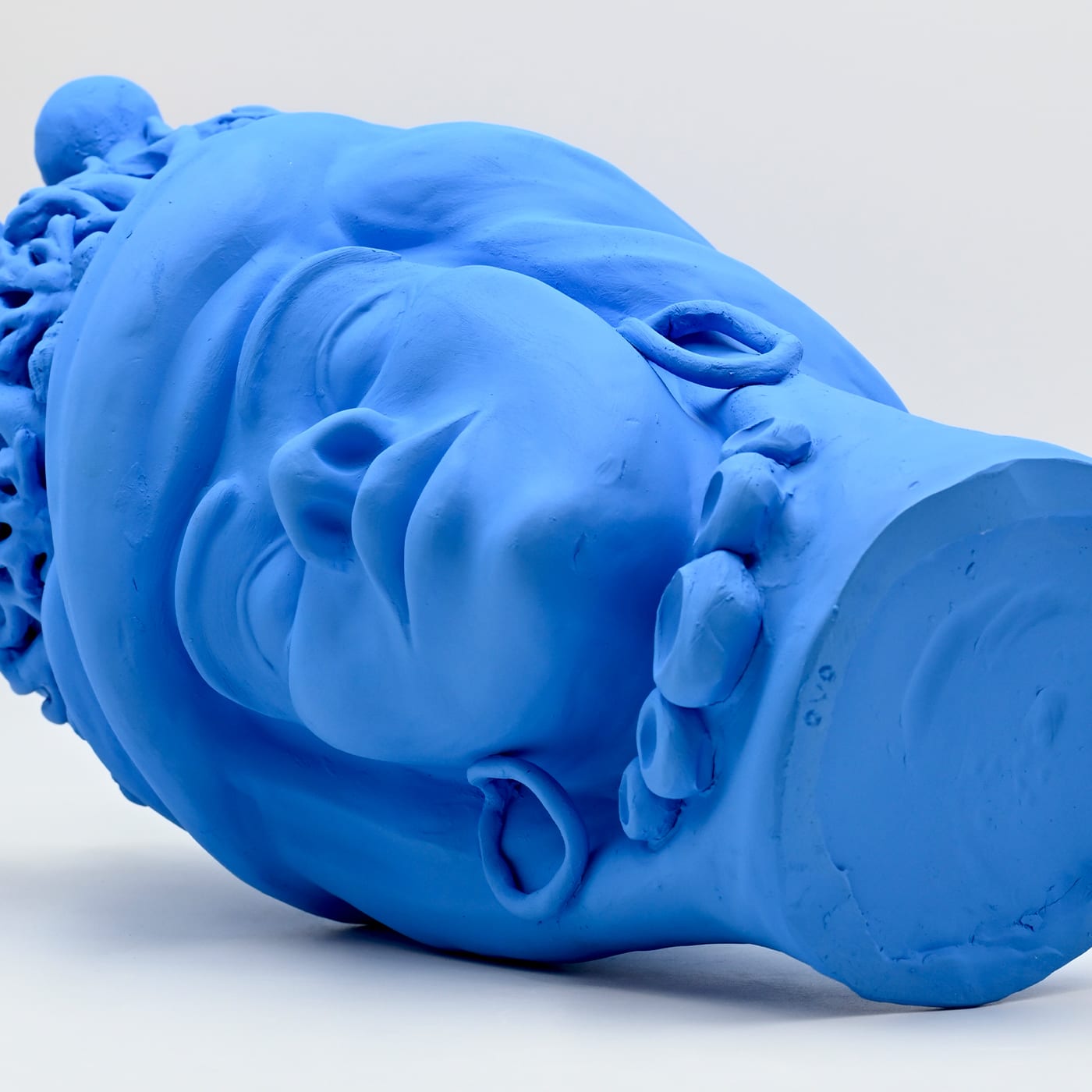 Maure‑Kopf hellblaue handgefertigte Skulptur