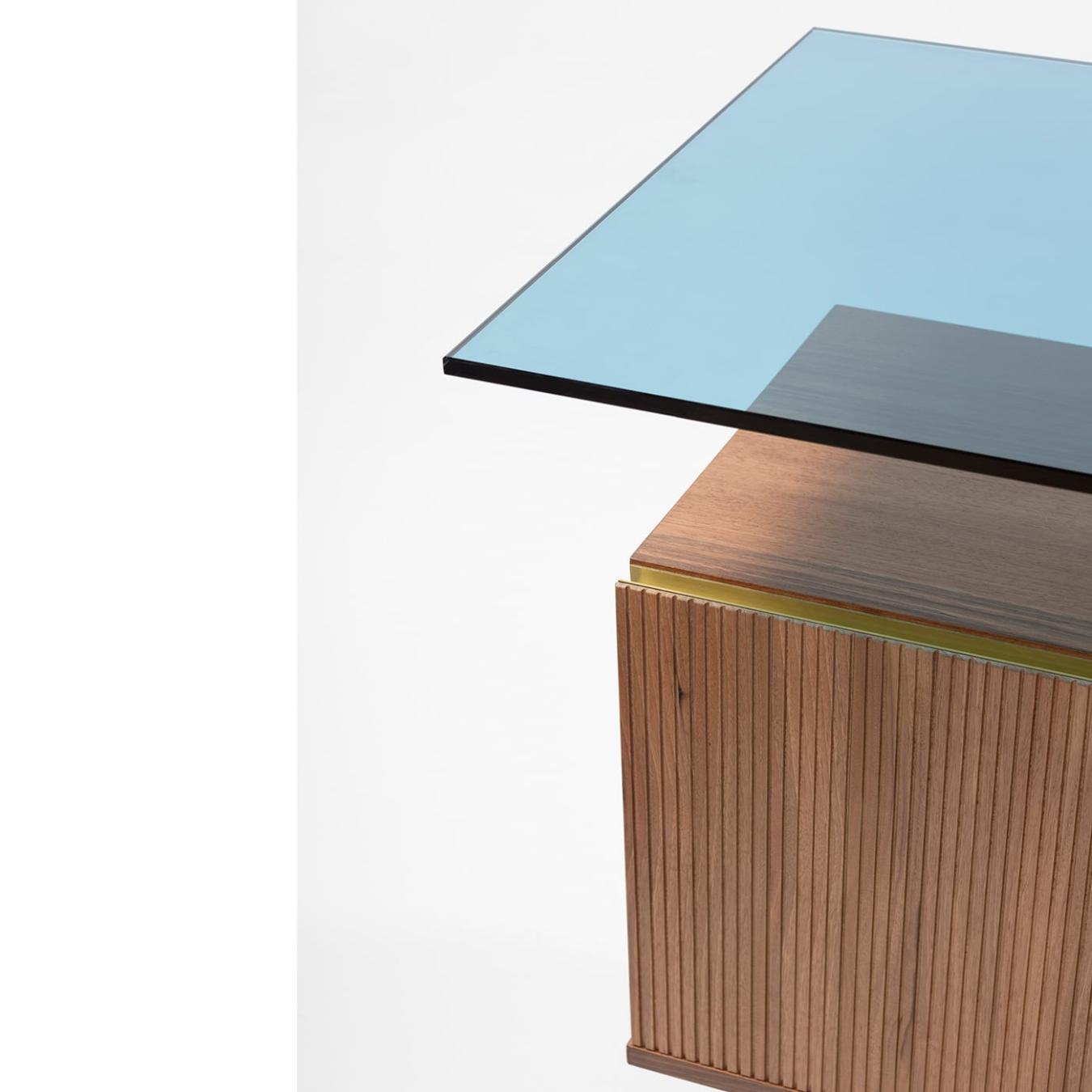 Elegantes Holz-Sideboard