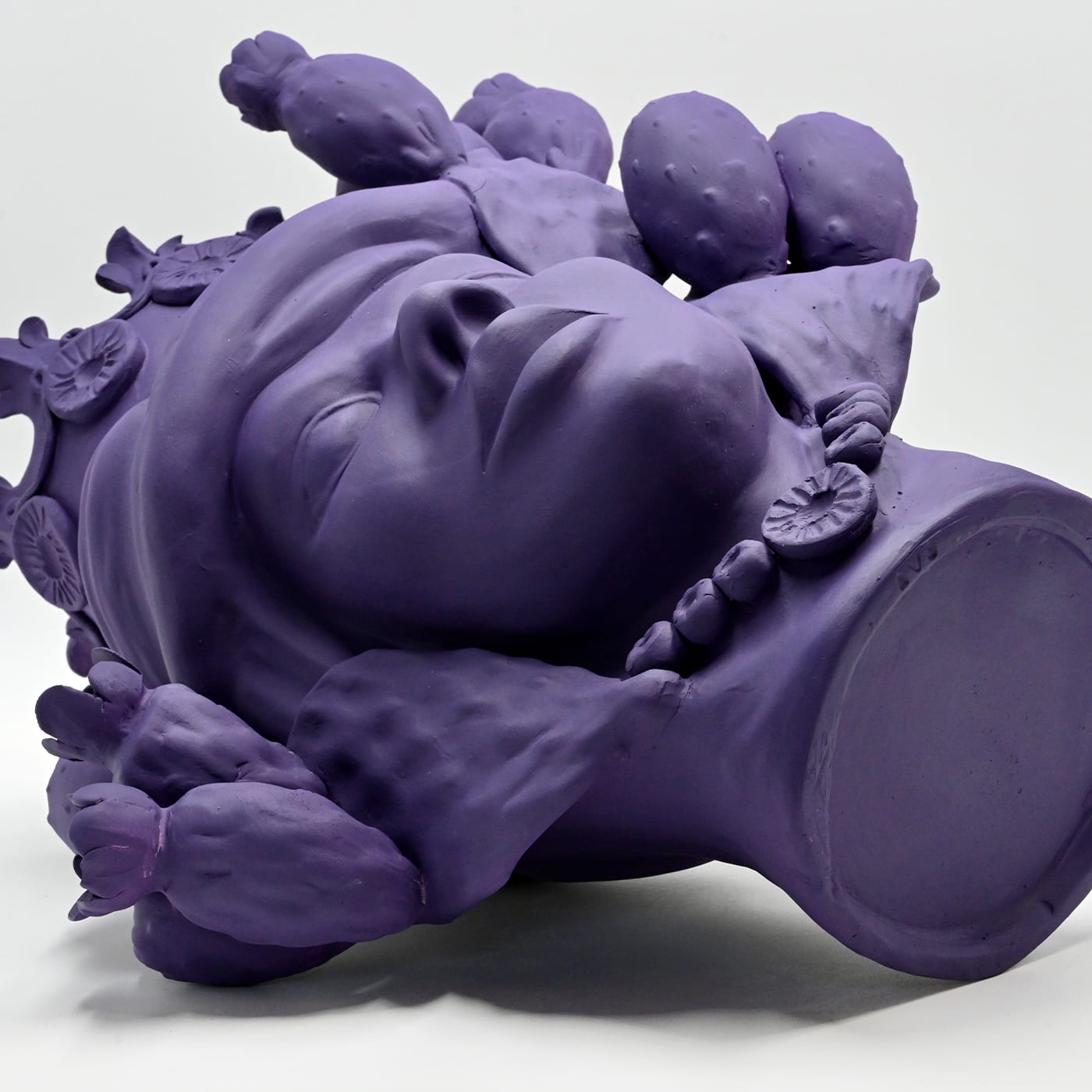 Maure‑Kopf violette Skulptur