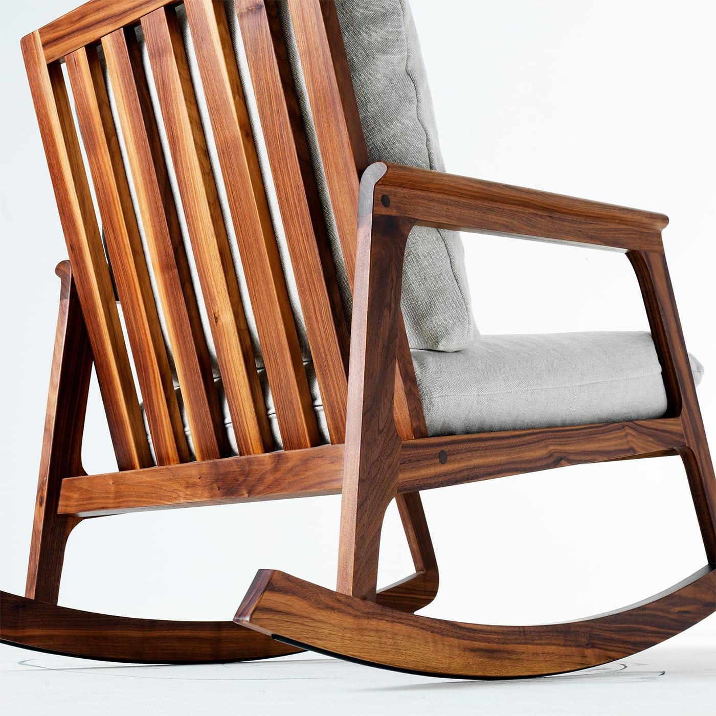 Momento Brauner Schaukelstuhl | Polster: Linen BEL-LINO G077 11
