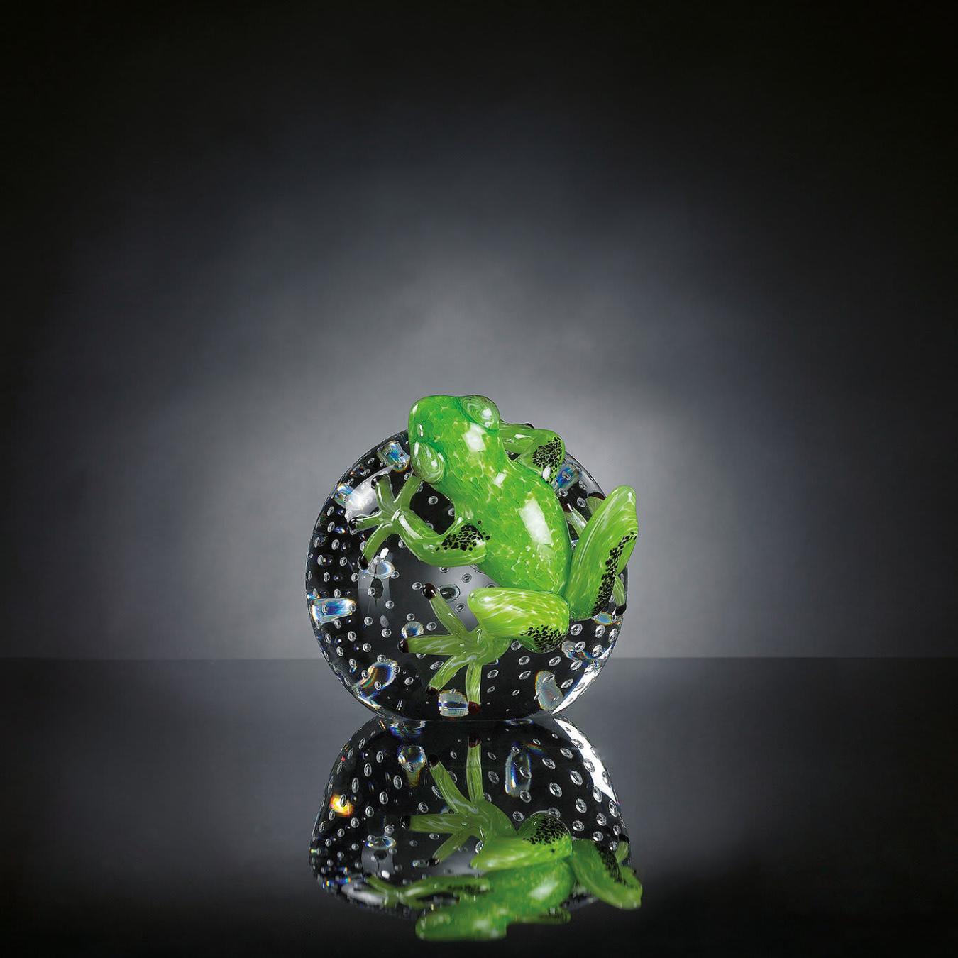 Frosch auf Kugel Grüne Figur
