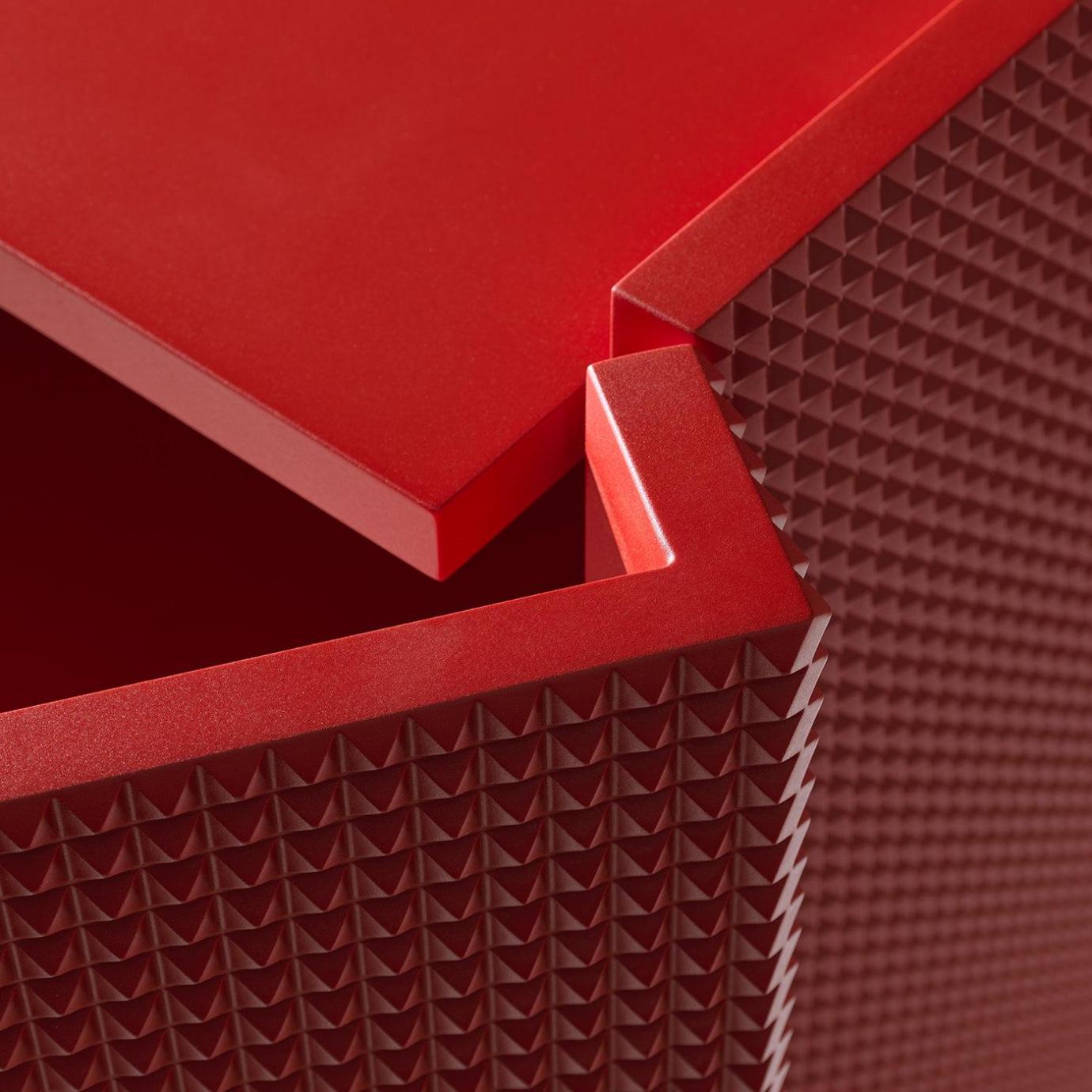 Alfama Roter Schrank