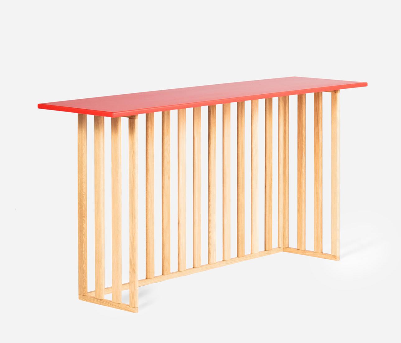 Rosa Holz-Konsolentisch