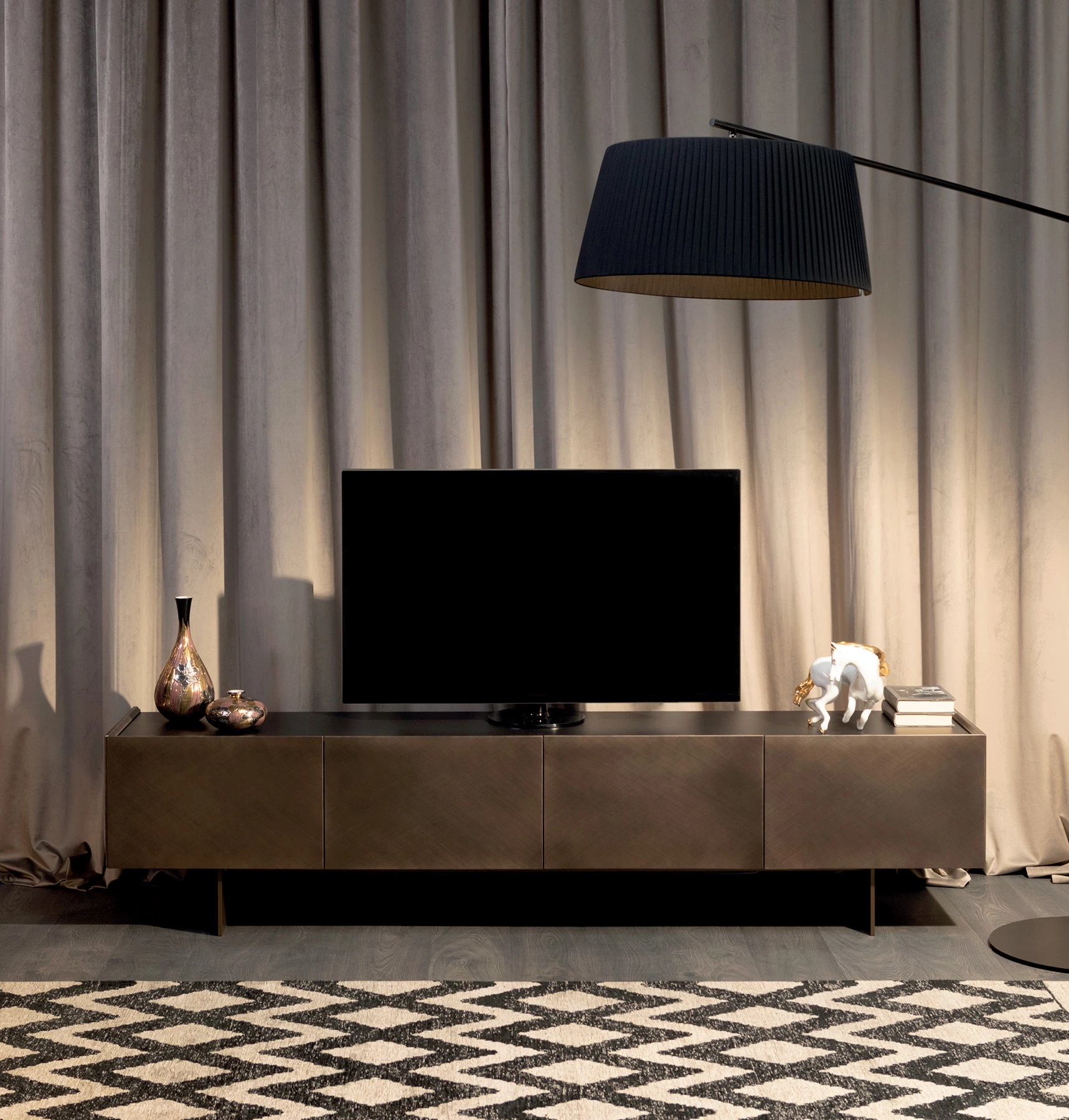 Coated TV-Sideboard