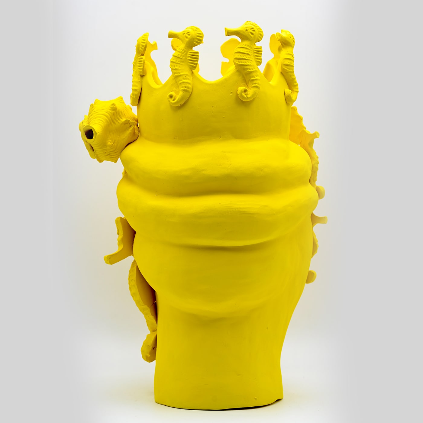 Maure‑Kopf gelbe Skulptur