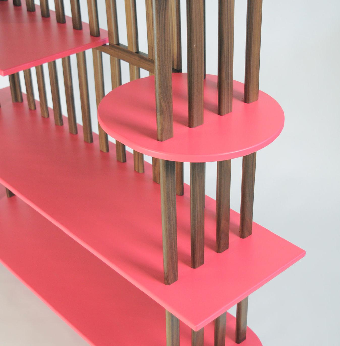 Rosa vierstöckiges Bücherregal