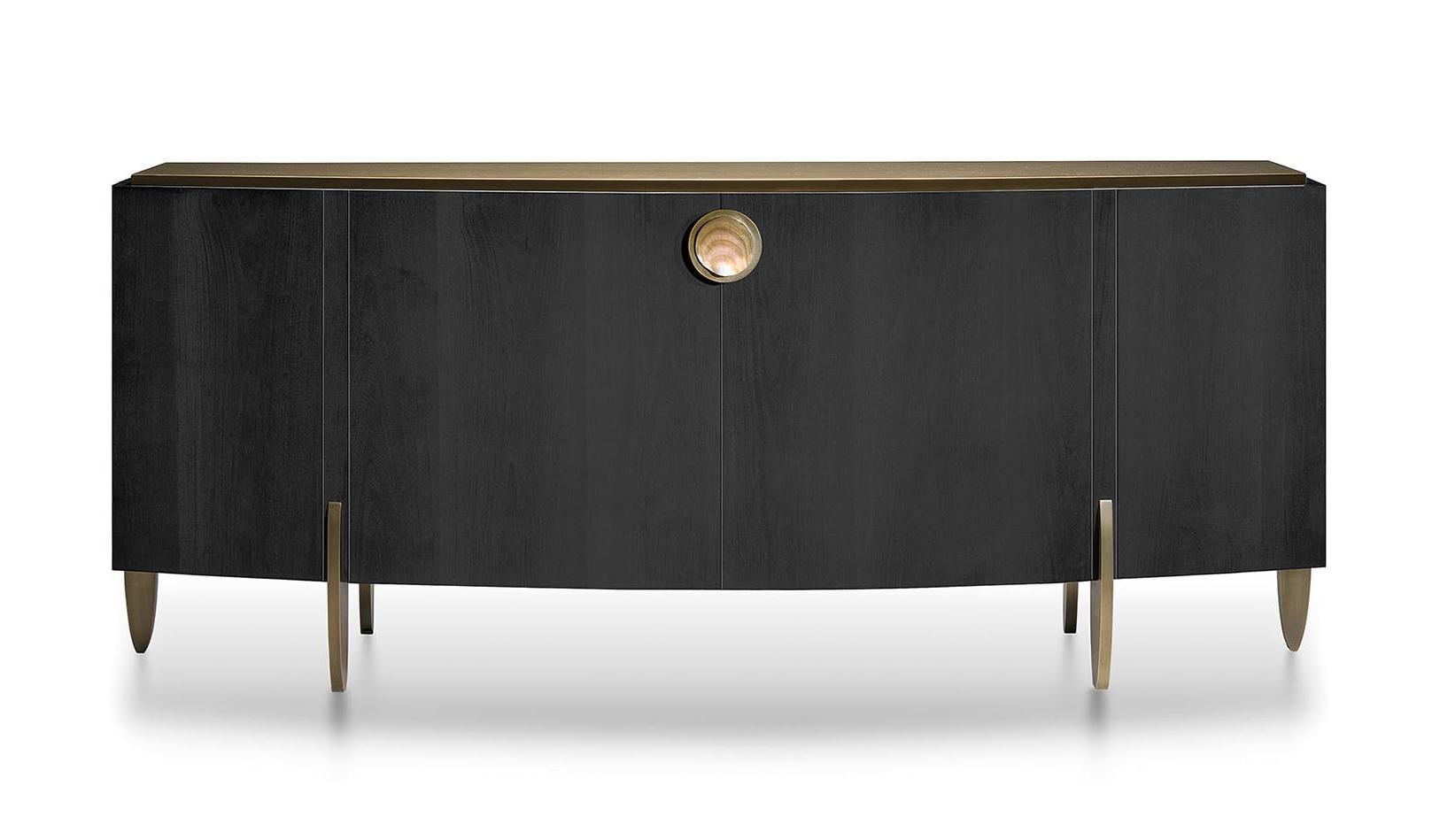 Gloss & Pearl Buffet mit Bronze­beinen