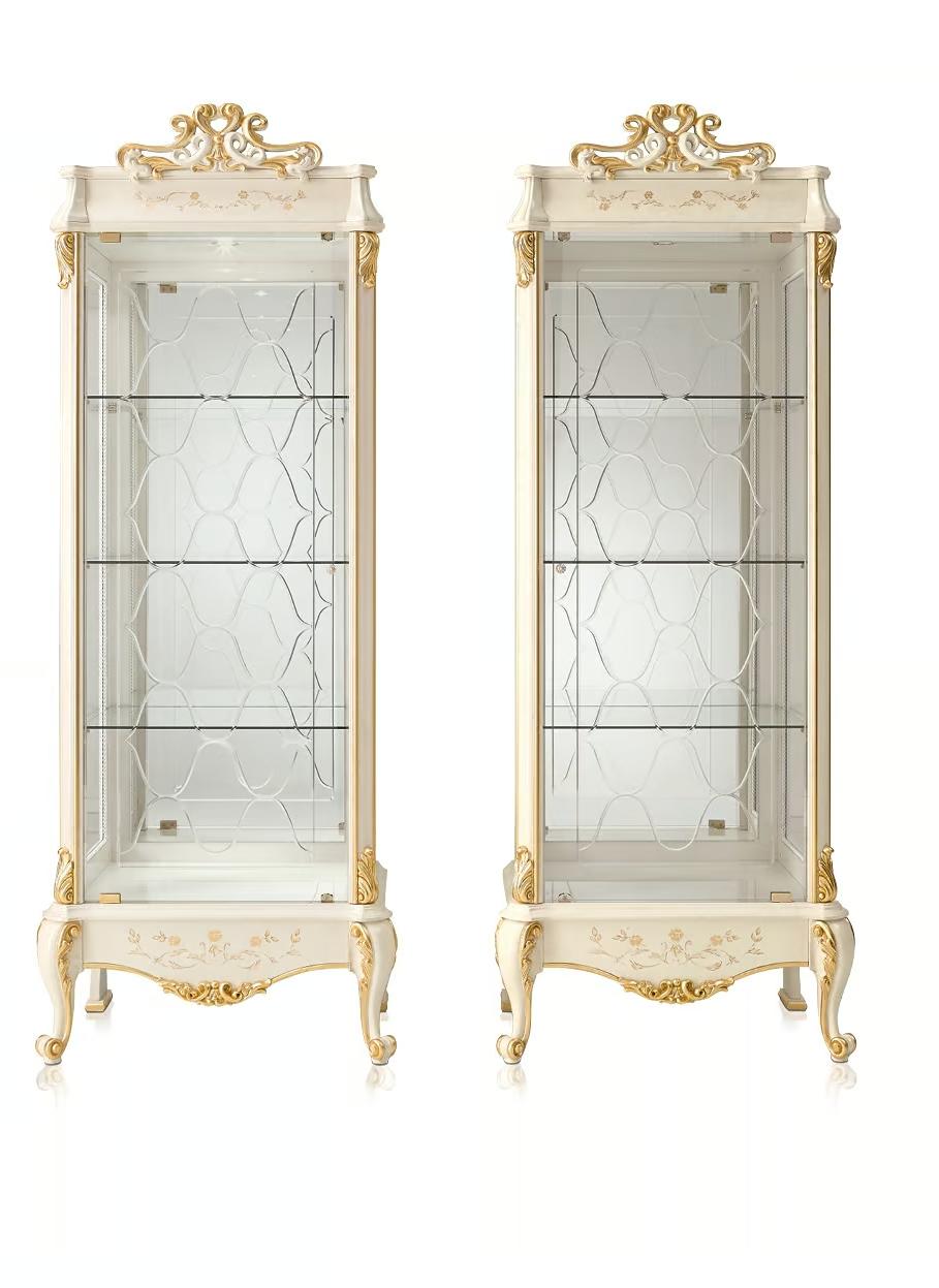 Italienischer Elfenbeinvitrinenschrank