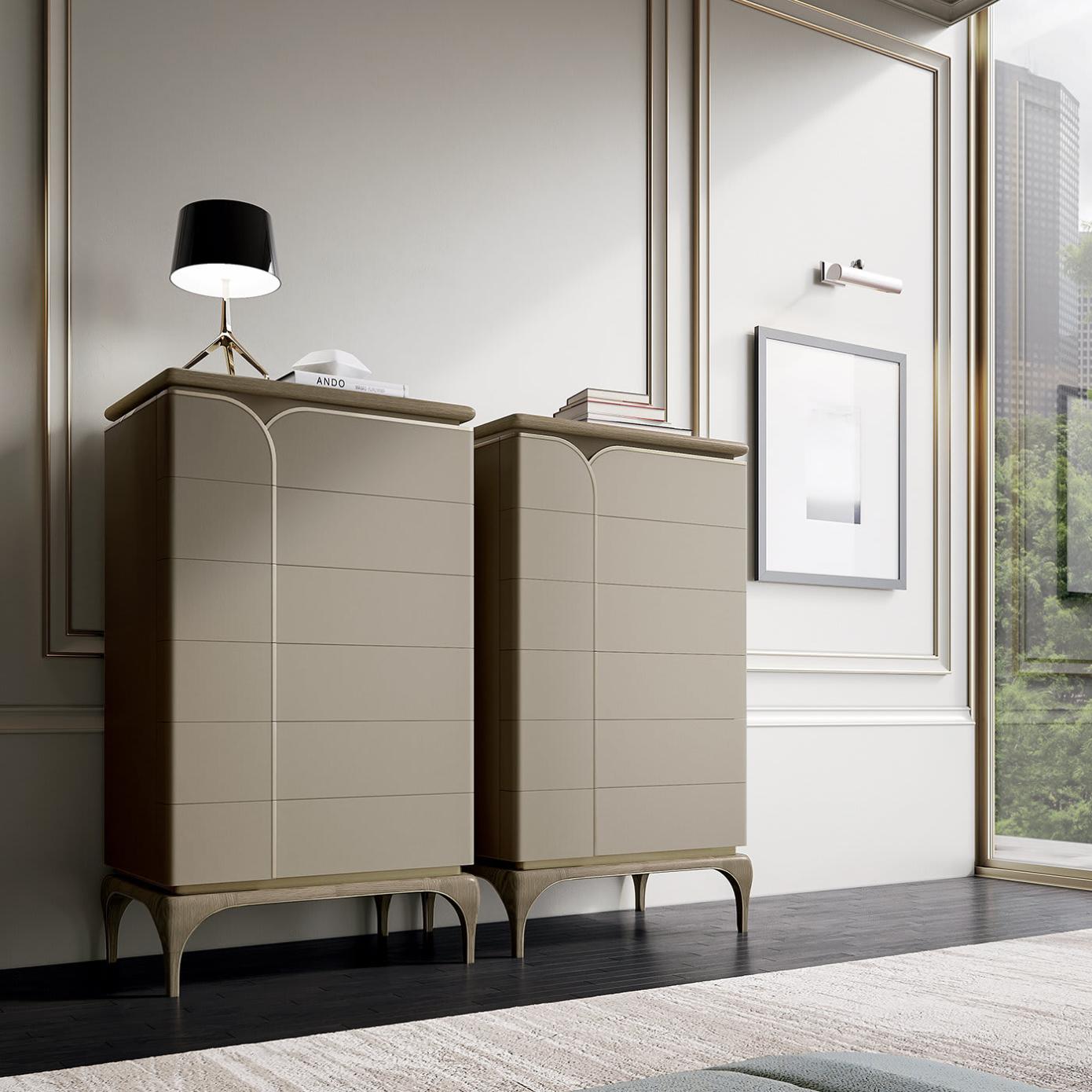 Luxuriöser beiger Hoher Schrank