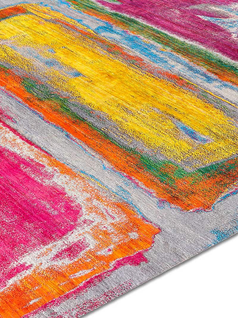 Love Joy auf Grau Teppich