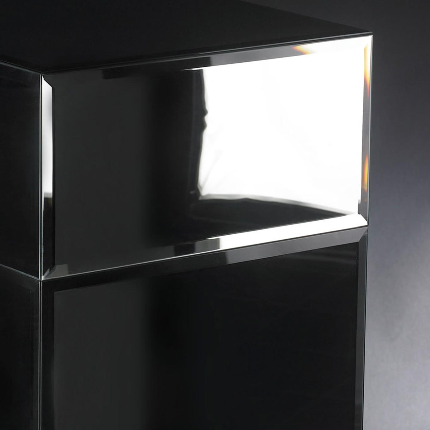Mirrored Column