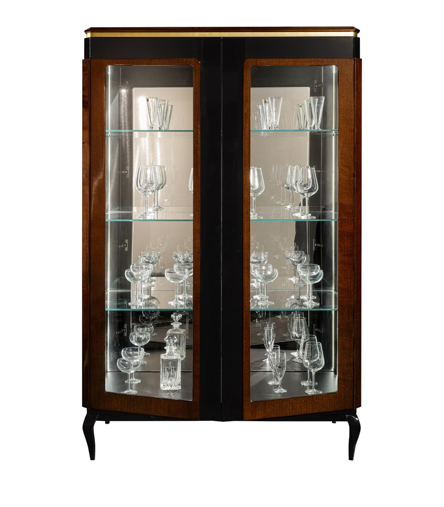 Premium Brauner Schrank