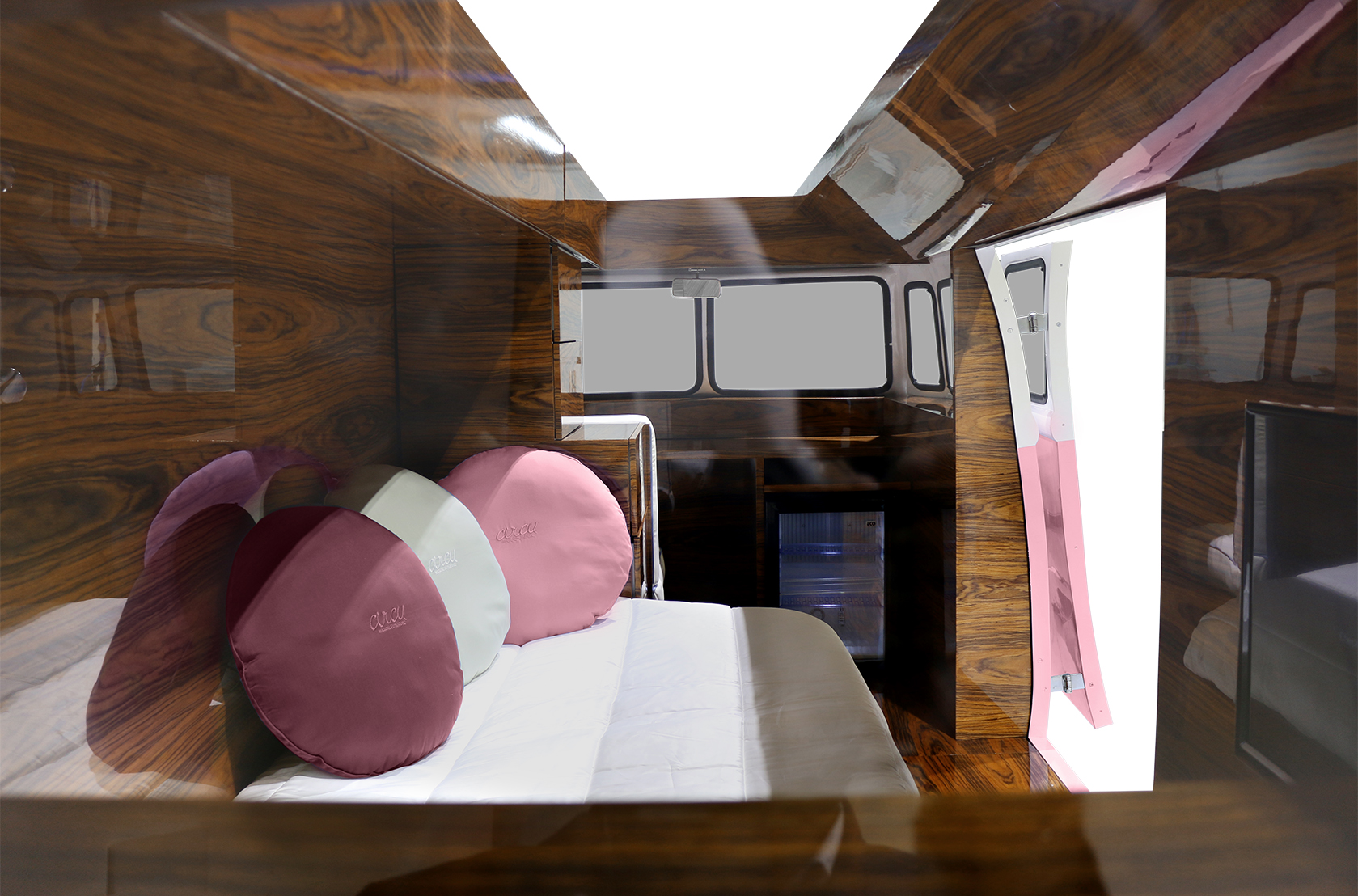 Traveler’s Caravan pinkes Schlafzimmer‑Set