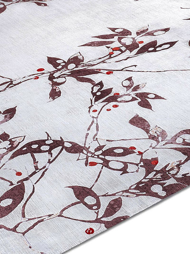 Kimono Modified auf Hellsilber Teppich
