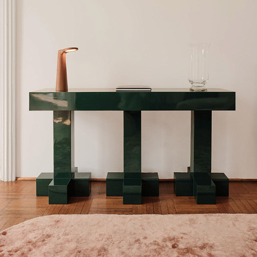Glänzender grüner Konsolentisch
