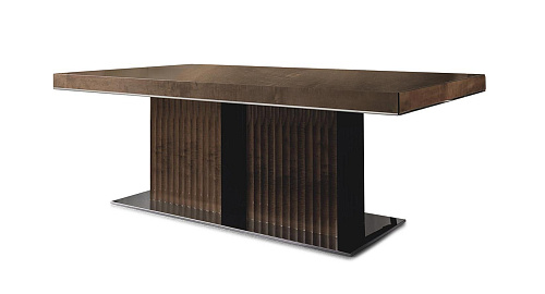 Elegance Tisch mit feiner Holzplatte und Metallhighlights