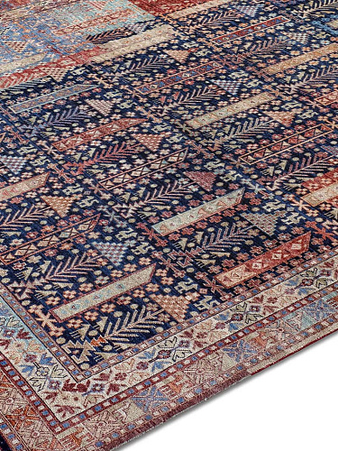 Quiet Color auf Dunkelblau Teppich
