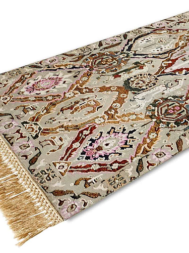 Kava Bagh Reverse Runner auf Grau‑Grün Teppich