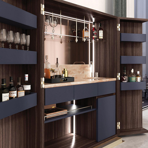 Page Handgefertigter Barschrank