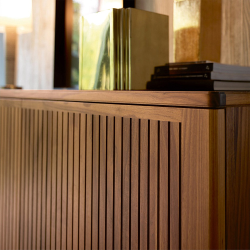 Eleva 2‑Türiges braunes Sideboard