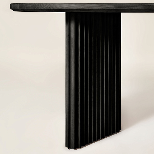 Basalto Schwarzer Esche‑Tisch