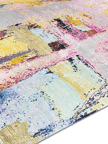 Original auf Hellgrau Teppich