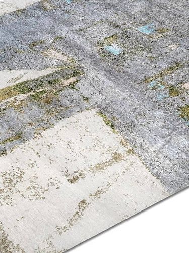 GreenRust auf Hellgrau Teppich