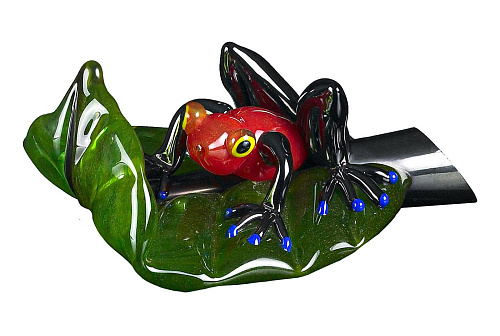 Roter Frosch auf Blatt Figur