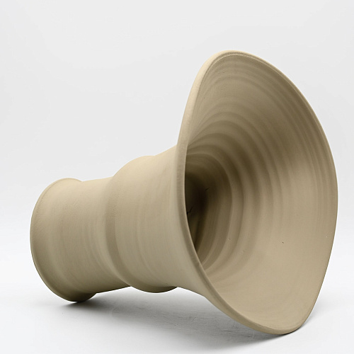 Beige handgeformte Vase