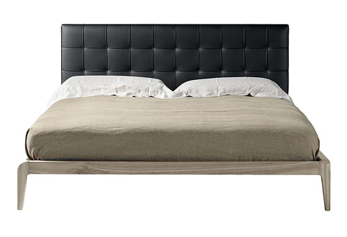 Signora Graues italienisches Bett