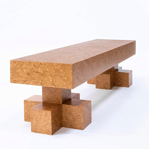 Minimalistische Holzbank