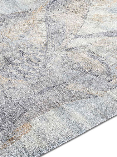 Falcon Original auf Grau Beige Teppich