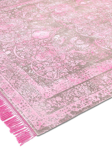 Soft Pink auf Naturgrau Teppich