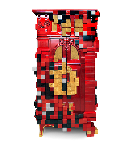 Trafalgar Roter Schrank