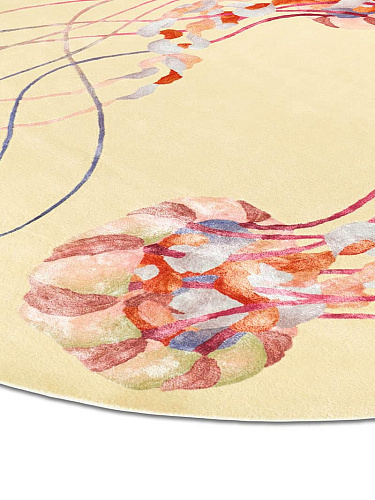 Jellyfish Round Original auf Soft Yellow Teppich