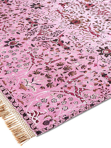 Teheran Reverse Original auf Hellrosa Teppich