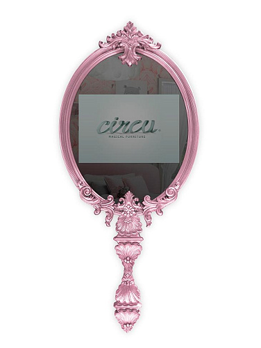 Verzaubelte Spiegelung mit TV