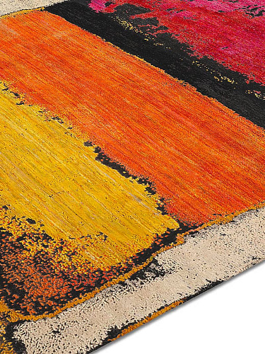 Magenta Copper Yellow auf Schwarz Teppich