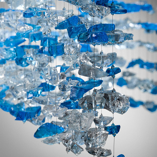 Kronleuchter mit blauem Muranoglas