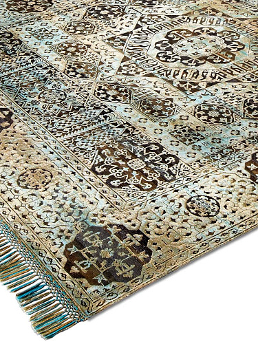 Blue Green Mix auf Tiefviolett Teppich