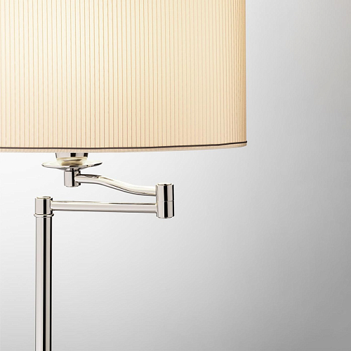 Metall-Stehlampe mit zylindrischem Schirm