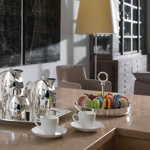 Versilbertes 16‑teiliges Macaron‑Tablett