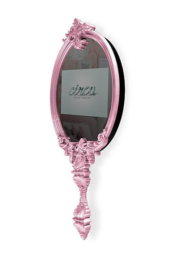 Verzaubelte Spiegelung mit TV